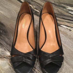 Nine West Peep-Toe sz 7 Wedge